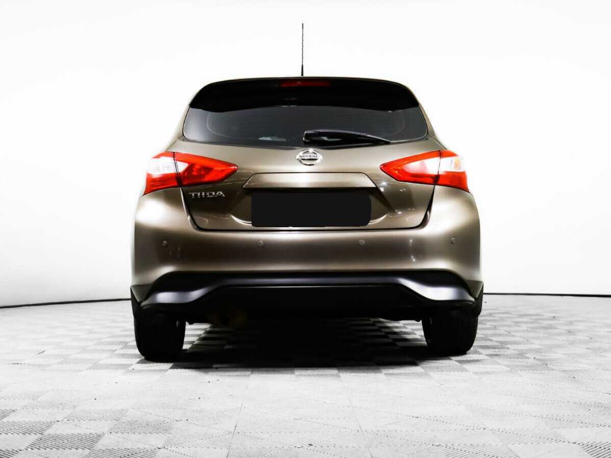 Nissan Tiida с пробегом — 2015 год. Фото: #4