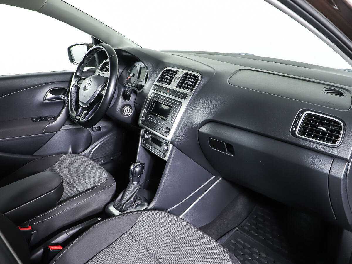 Volkswagen Polo с пробегом — 2016 год. Фото: #8