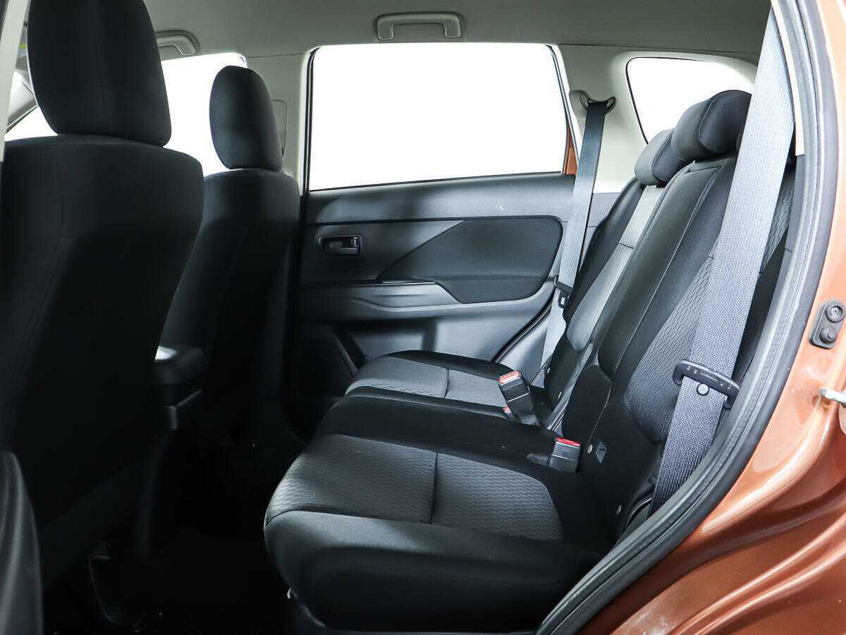 Mitsubishi Outlander с пробегом — 2012 год. Фото: #9