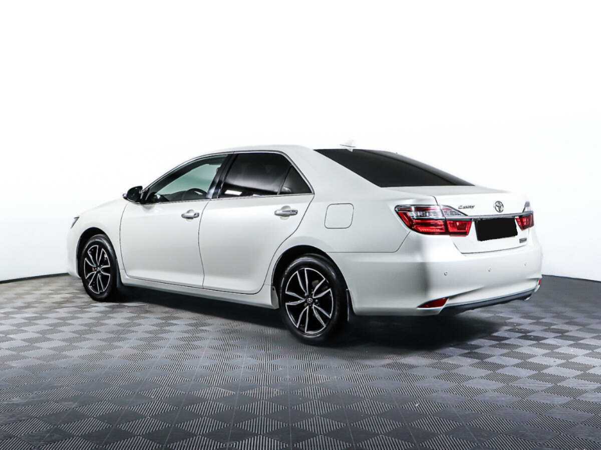 Toyota Camry с пробегом — 2017 год. Фото: #6