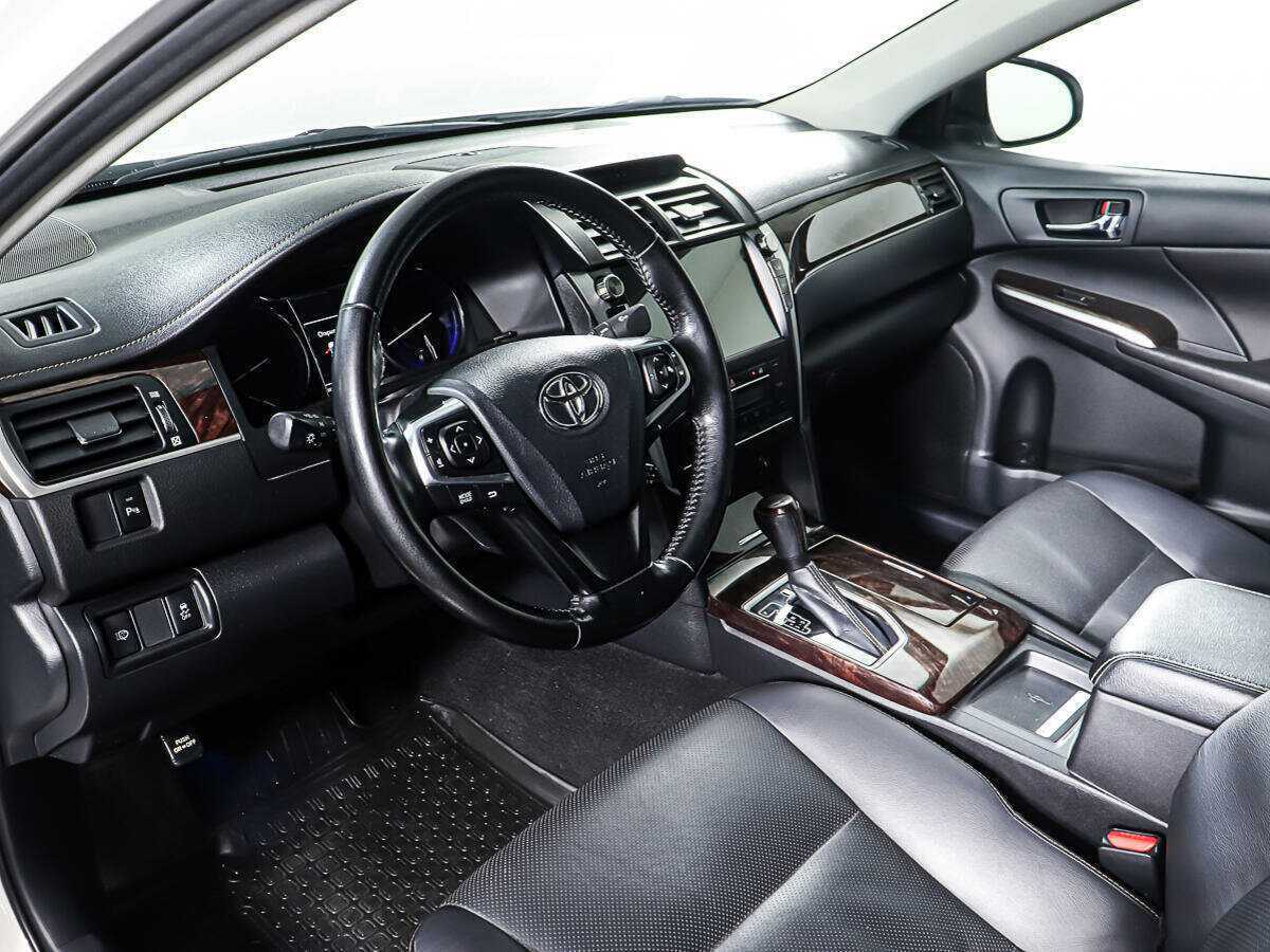 Toyota Camry с пробегом — 2017 год. Фото: #12