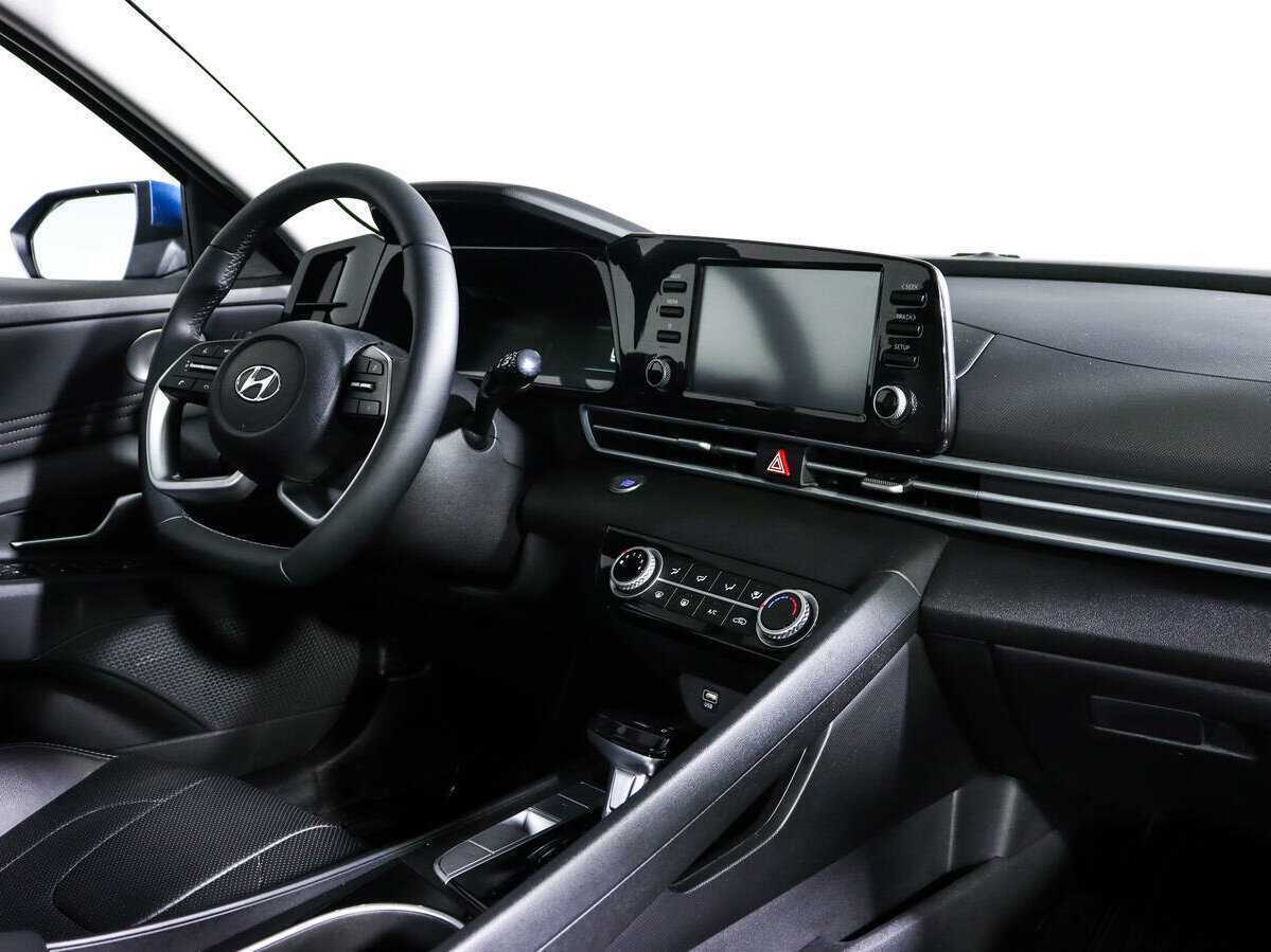 Hyundai Elantra с пробегом — 2022 год. Фото: #6