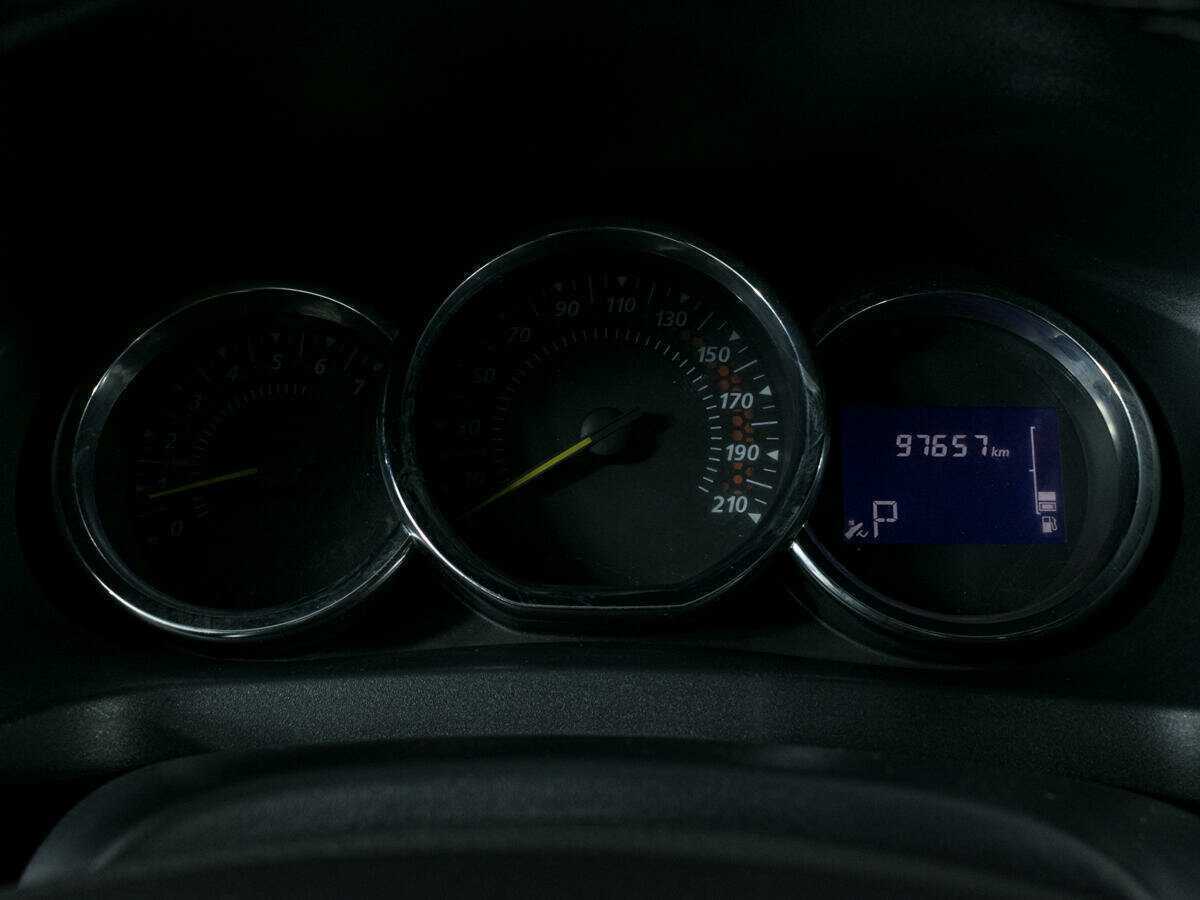 Renault Sandero с пробегом — 2017 год. Фото: #12