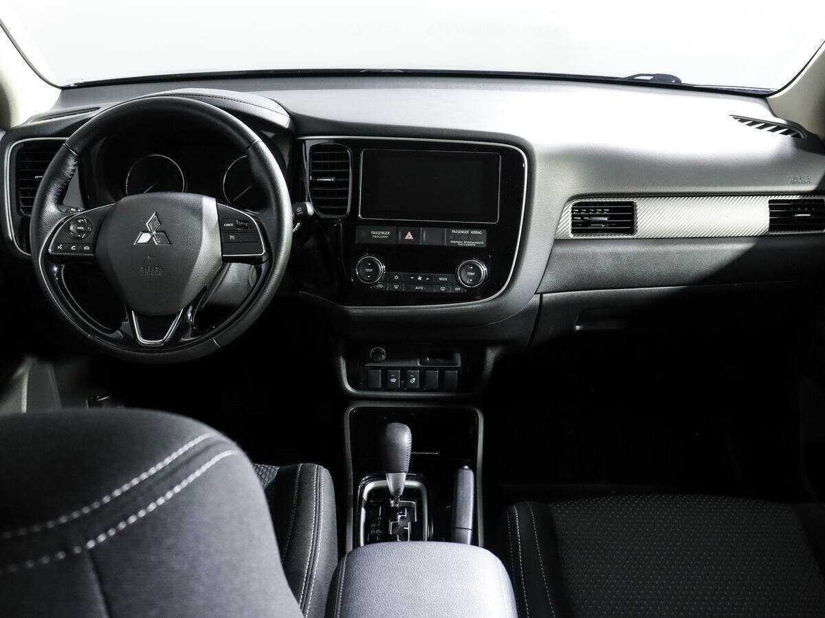 Mitsubishi Outlander с пробегом — 2018 год. Фото: #9