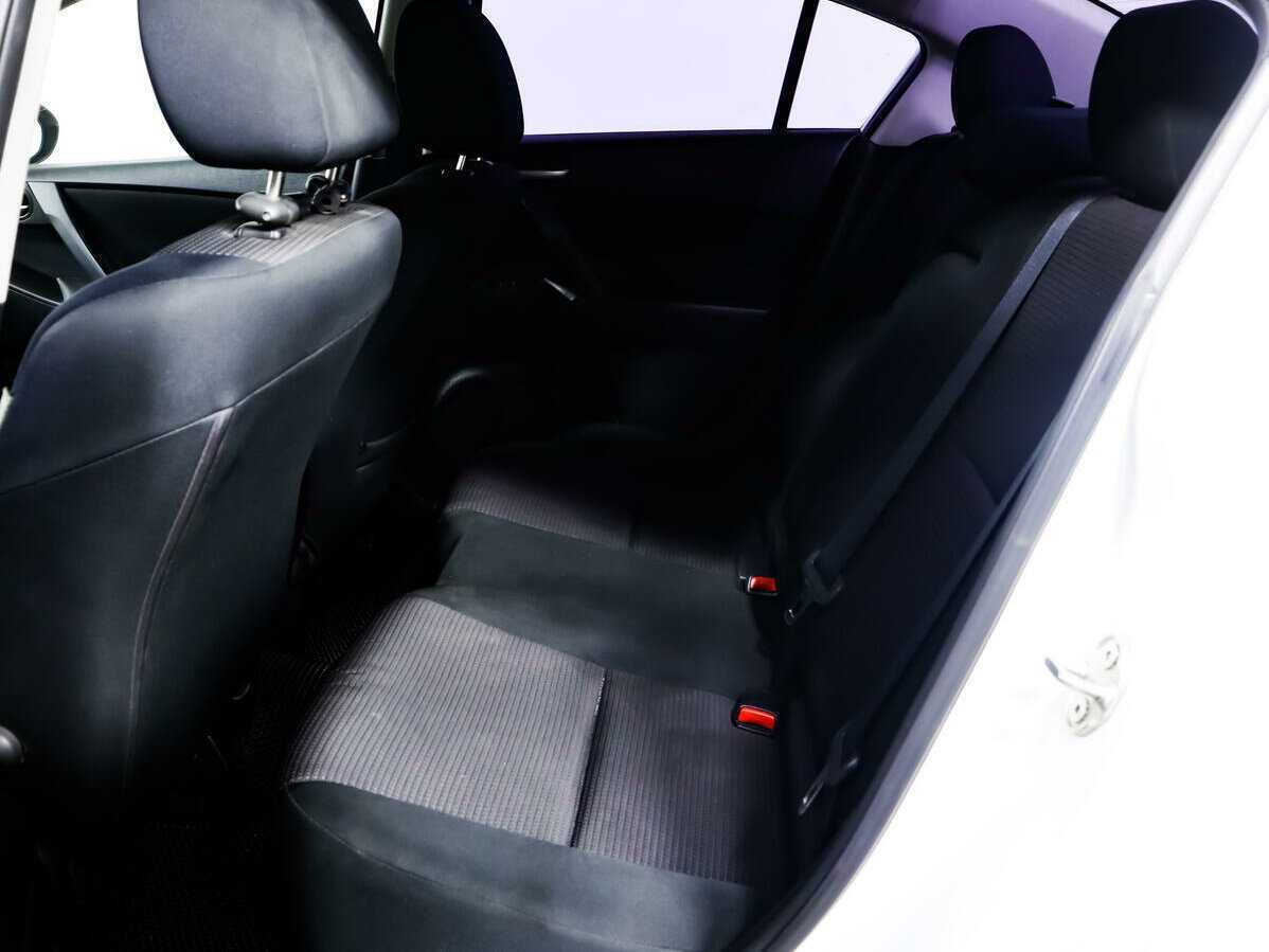 Mazda 3 с пробегом — 2012 год. Фото: #11