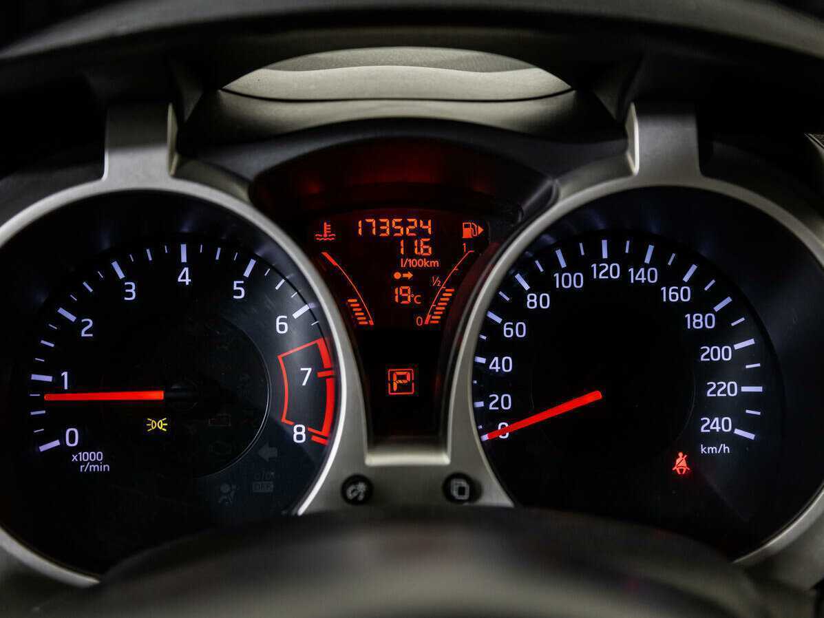 Nissan Juke с пробегом — 2012 год. Фото: #11