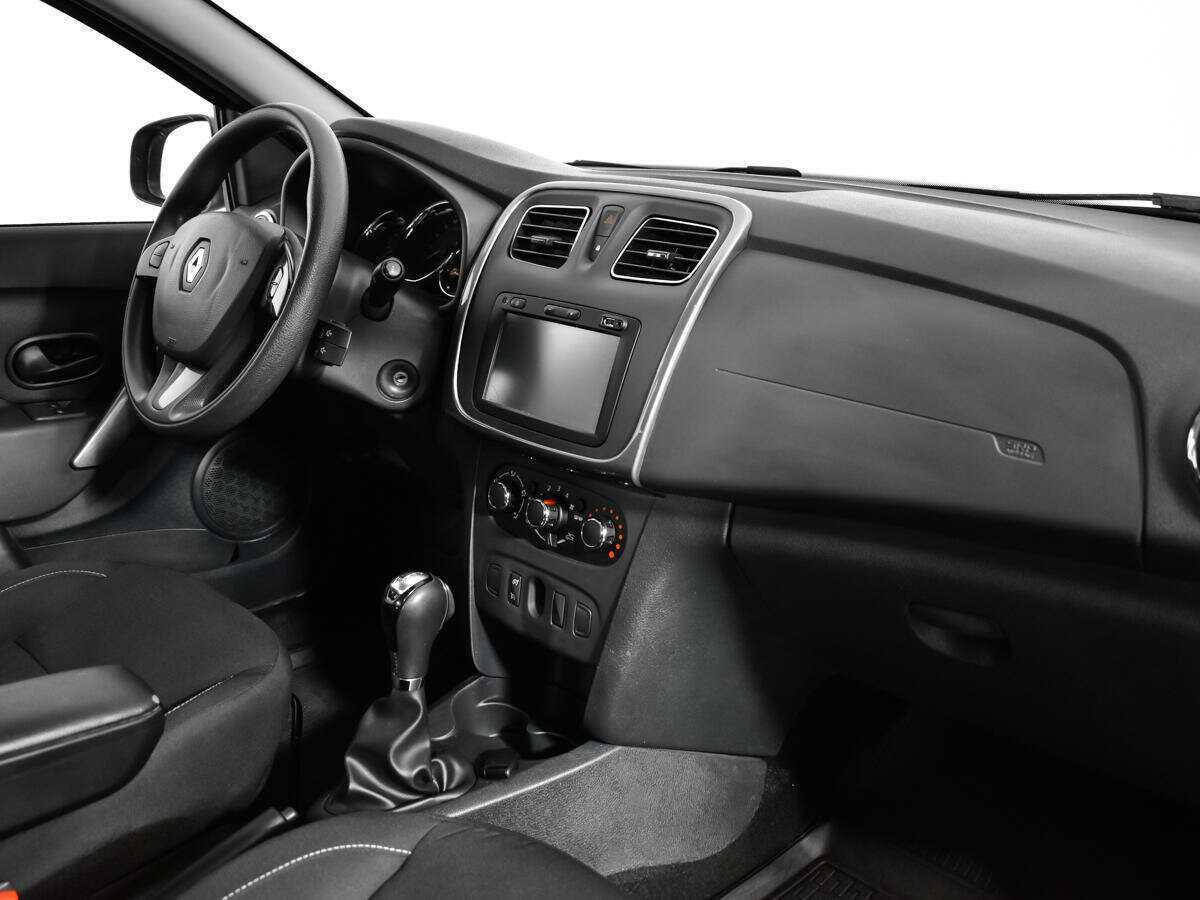 Renault Sandero с пробегом — 2017 год. Фото: #6