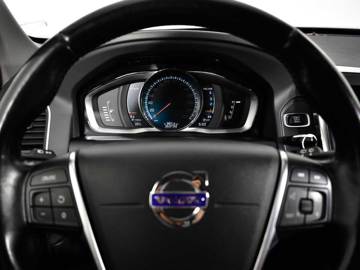 Volvo XC60 с пробегом — 2016 год. Фото: #10