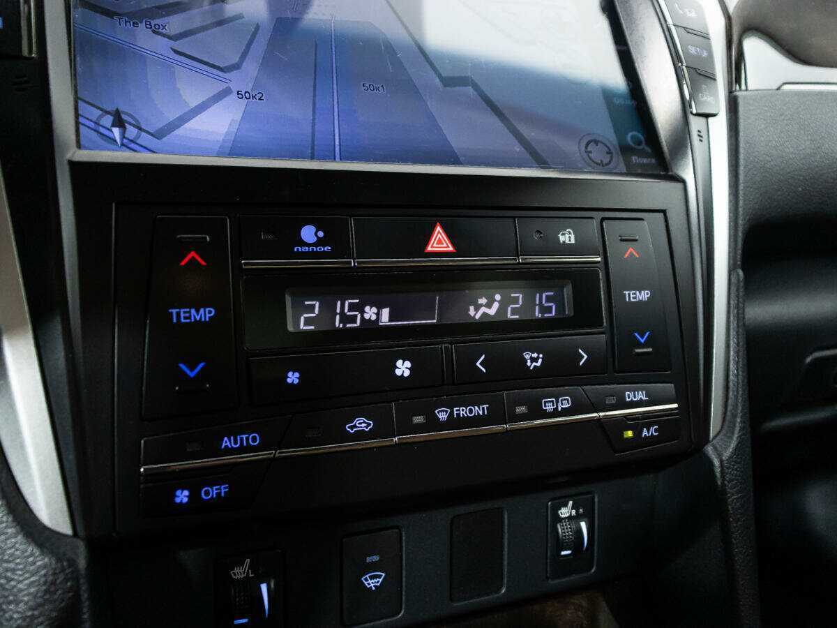 Toyota Camry с пробегом — 2016 год. Фото: #16