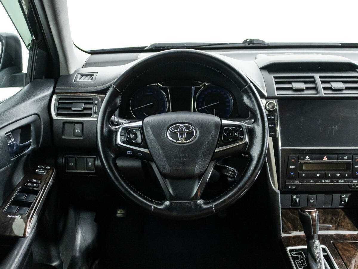 Toyota Camry с пробегом — 2016 год. Фото: #18