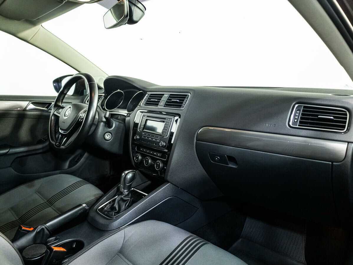 Volkswagen Jetta с пробегом — 2016 год. Фото: #7