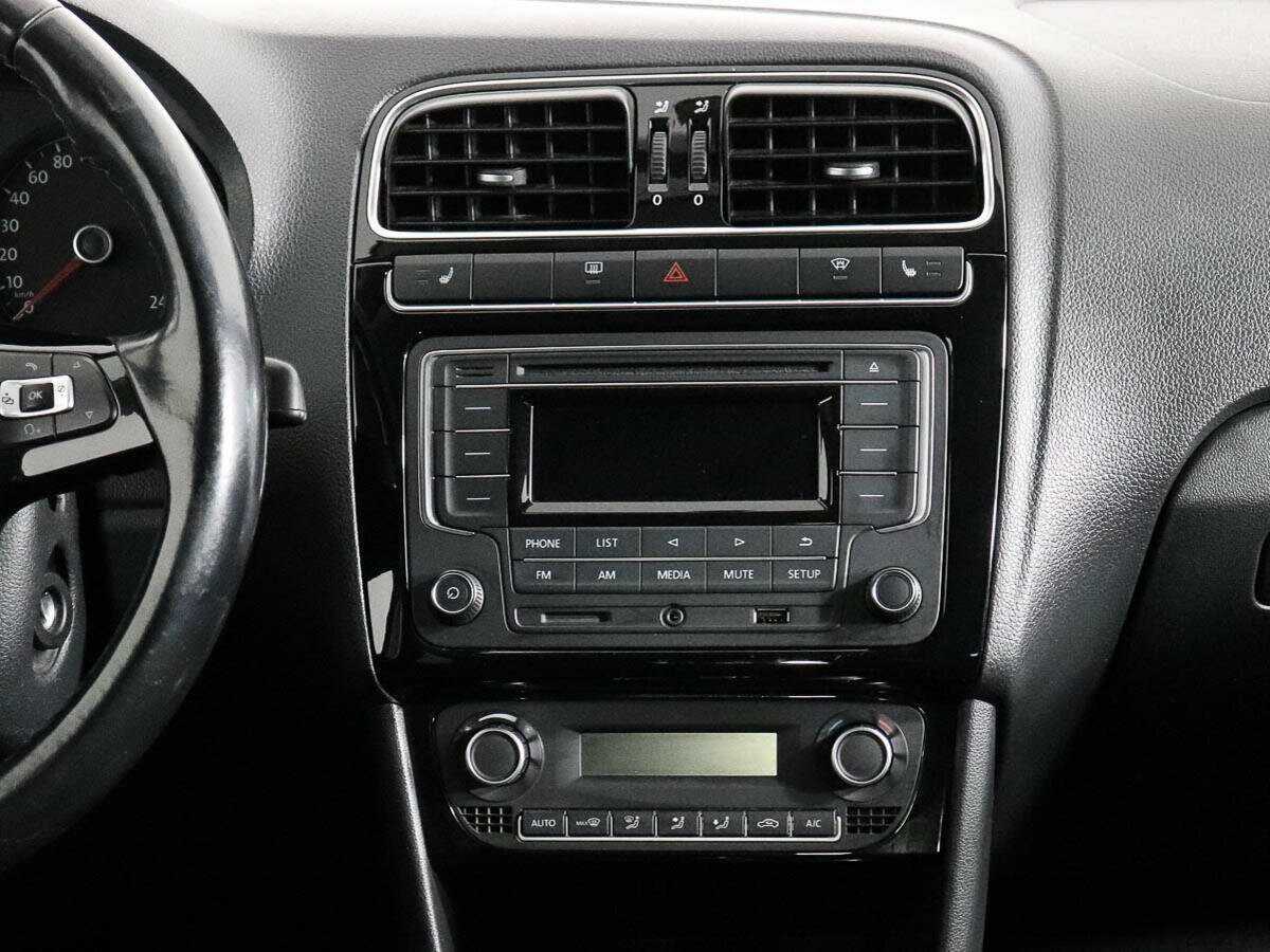 Volkswagen Polo с пробегом — 2017 год. Фото: #11