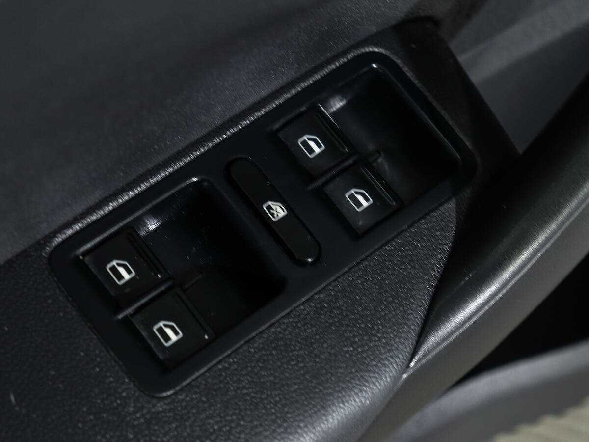 Volkswagen Polo с пробегом — 2012 год. Фото: #14