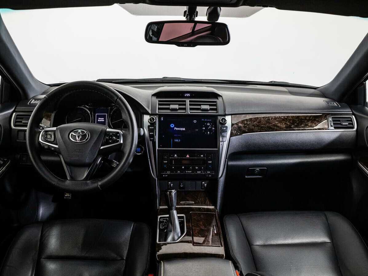 Toyota Camry с пробегом — 2017 год. Фото: #12