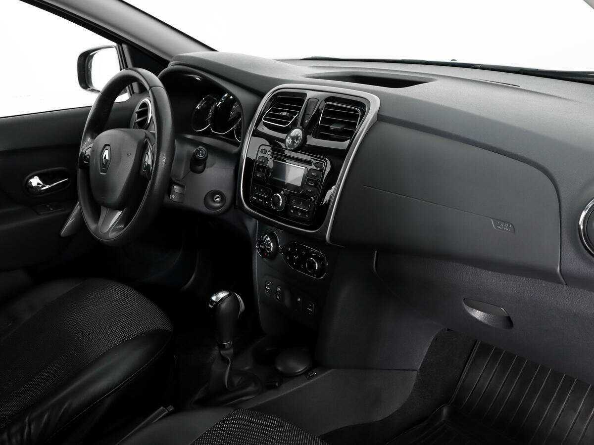Renault Sandero с пробегом — 2016 год. Фото: #10
