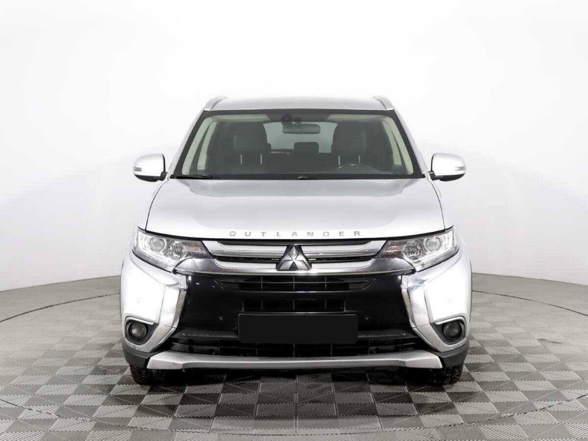 Mitsubishi Outlander с пробегом — 2017 год. Фото: #1