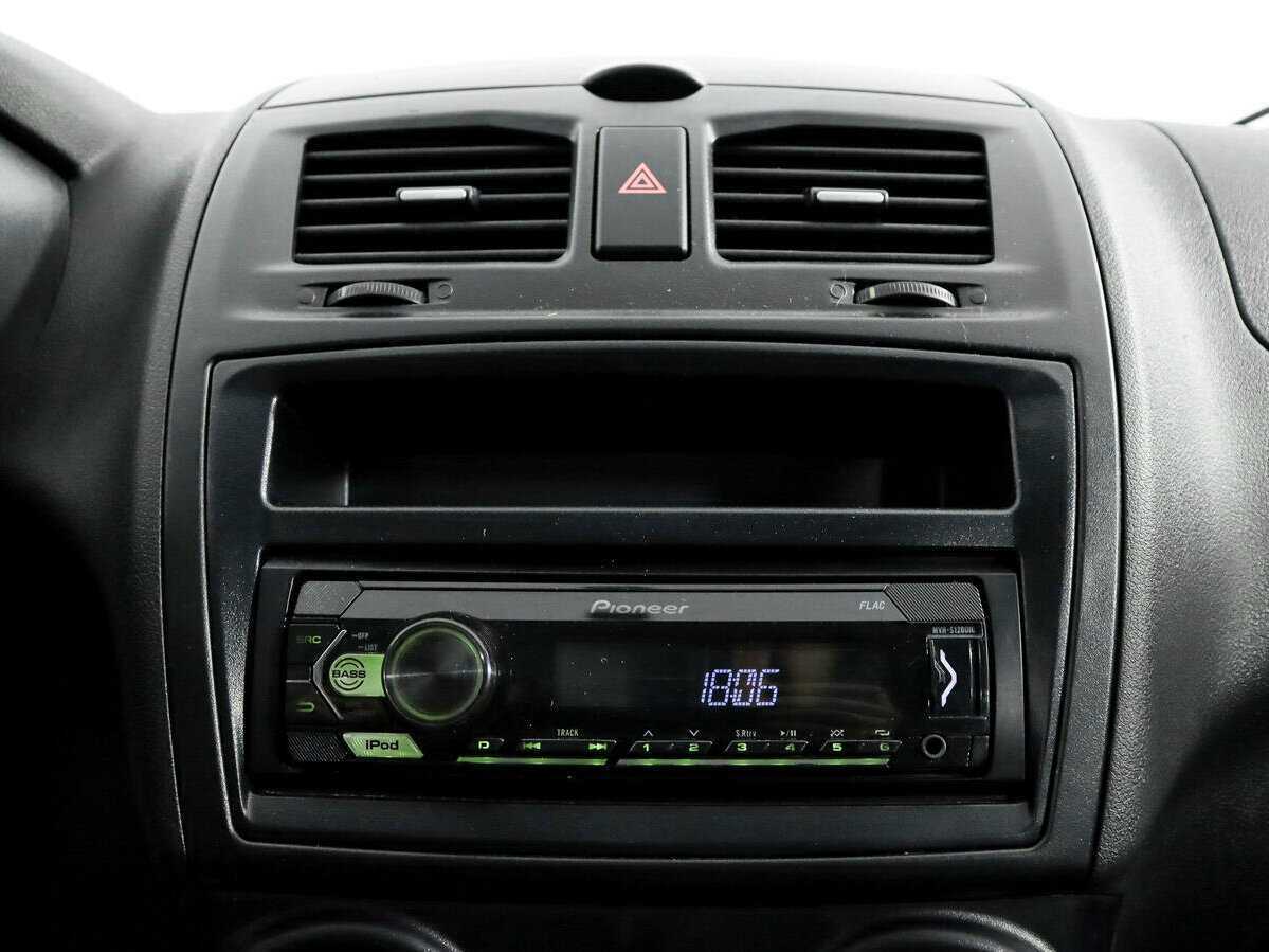 Lada (ВАЗ) Kalina с пробегом — 2015 год. Фото: #12