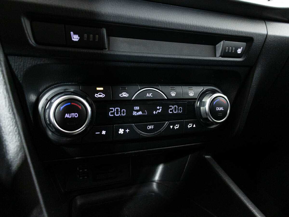 Mazda 3 с пробегом — 2016 год. Фото: #15