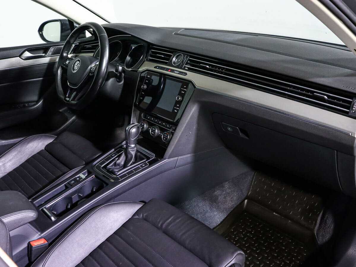Volkswagen Passat с пробегом — 2017 год. Фото: #6