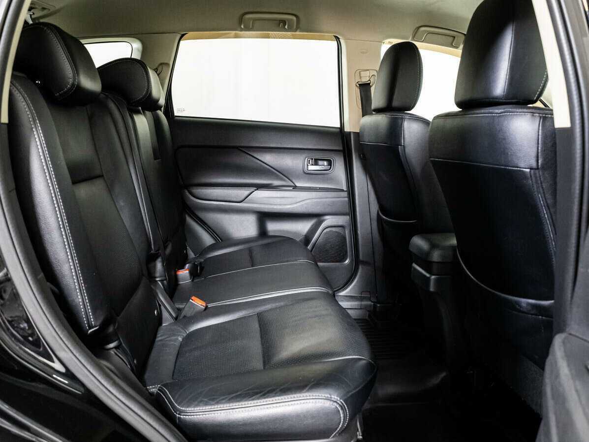 Mitsubishi Outlander с пробегом — 2014 год. Фото: #15