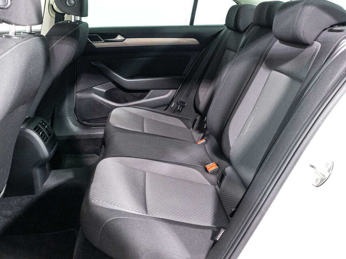 Volkswagen Passat с пробегом — 2017 год. Фото: #9