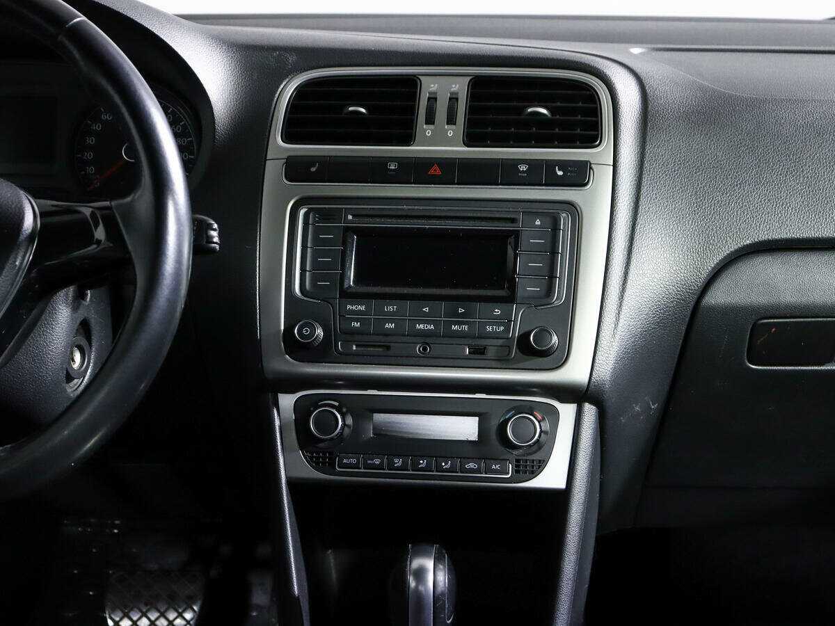 Volkswagen Polo с пробегом — 2016 год. Фото: #12