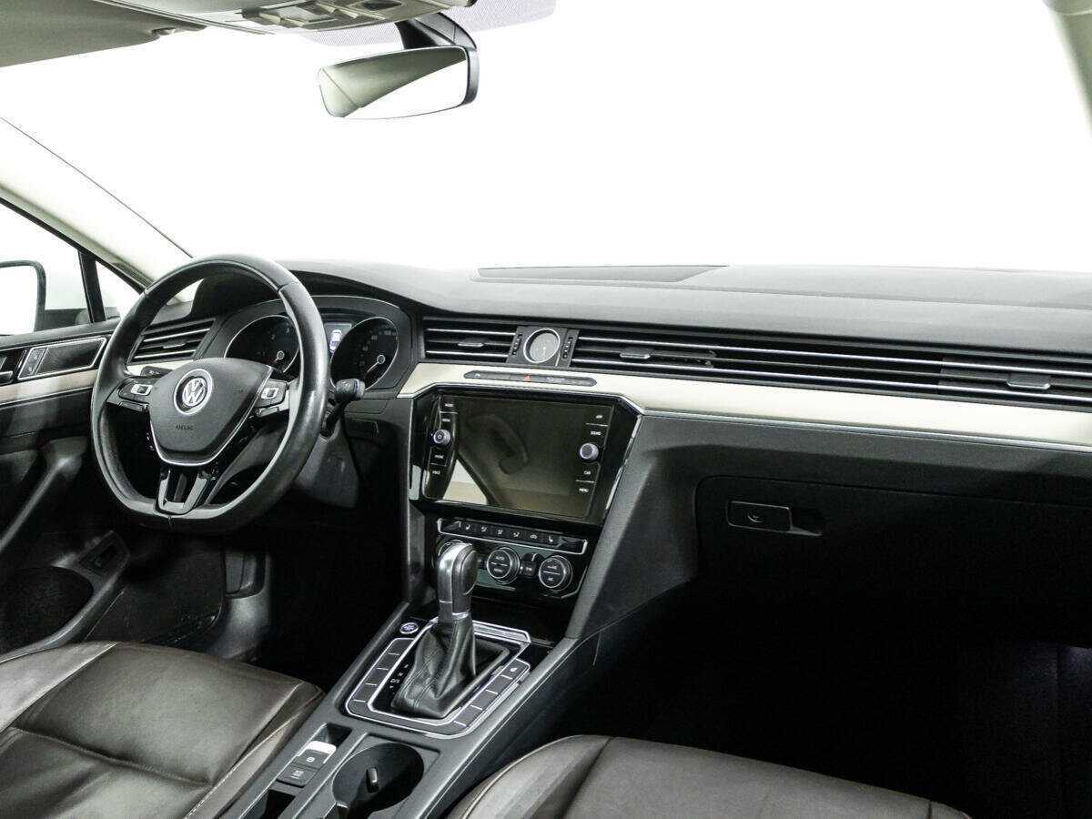 Volkswagen Passat с пробегом — 2017 год. Фото: #8