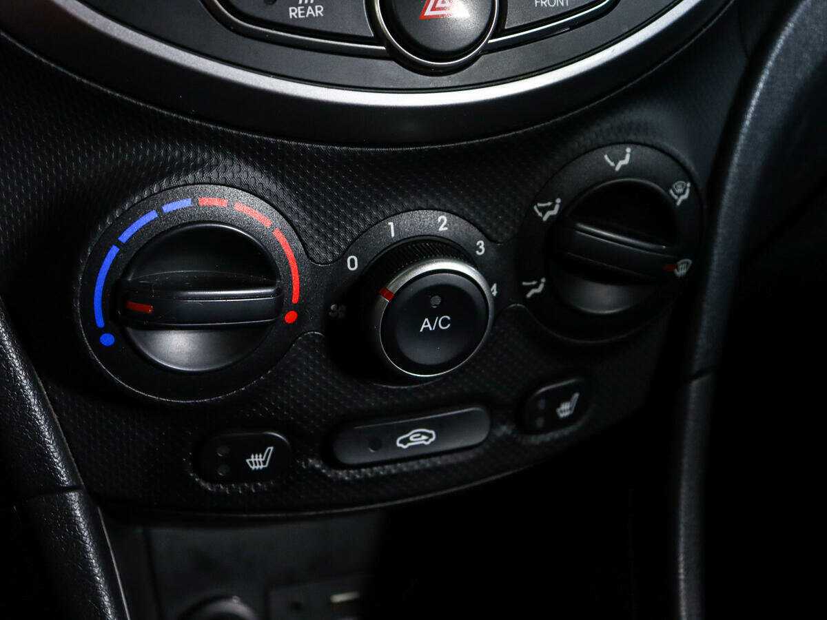 Hyundai Solaris с пробегом — 2015 год. Фото: #17