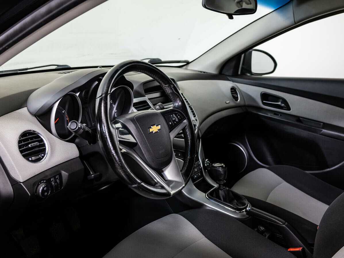 Chevrolet Cruze с пробегом — 2012 год. Фото: #9