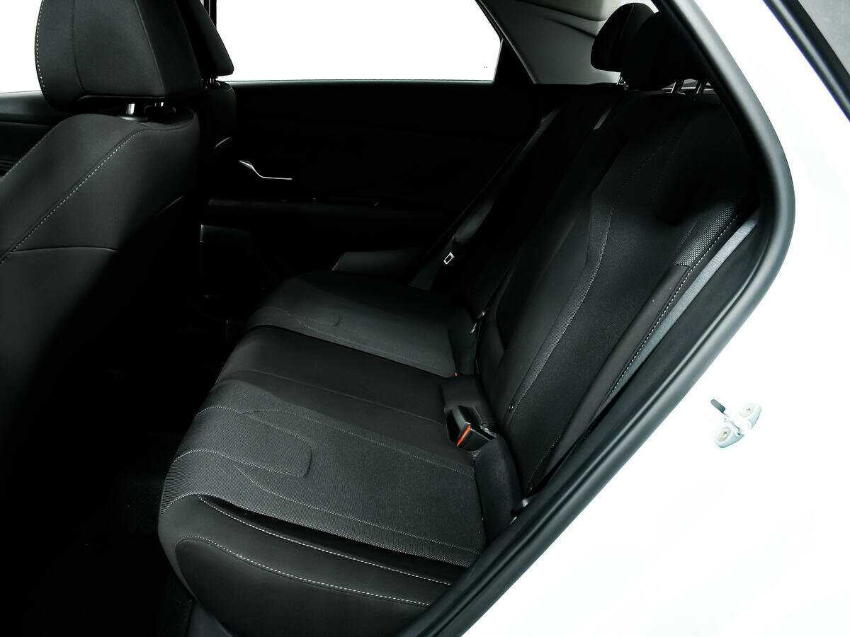 Hyundai Elantra с пробегом — 2022 год. Фото: #11