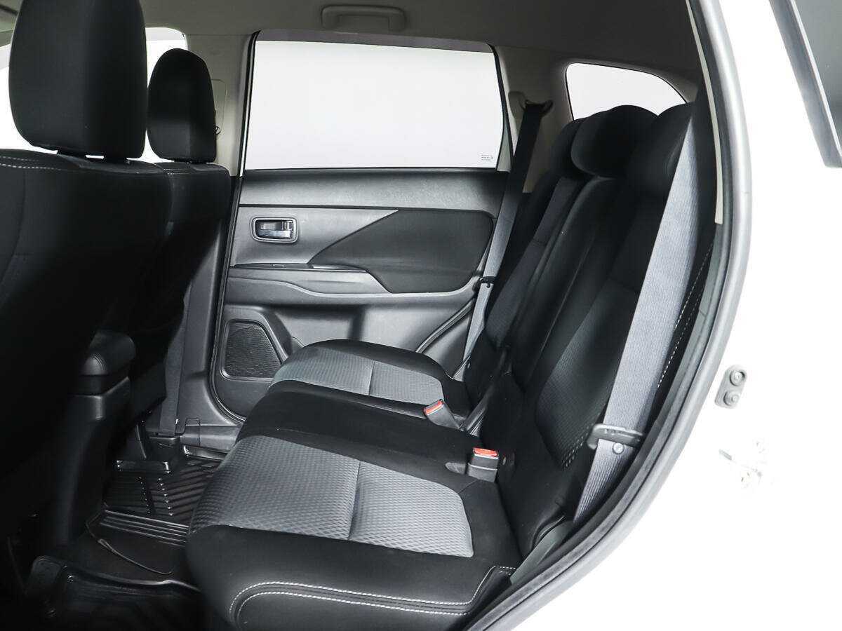 Mitsubishi Outlander с пробегом — 2018 год. Фото: #9
