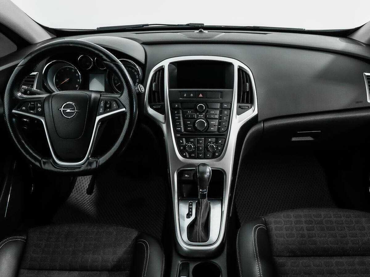 Opel Astra с пробегом — 2014 год. Фото: #11