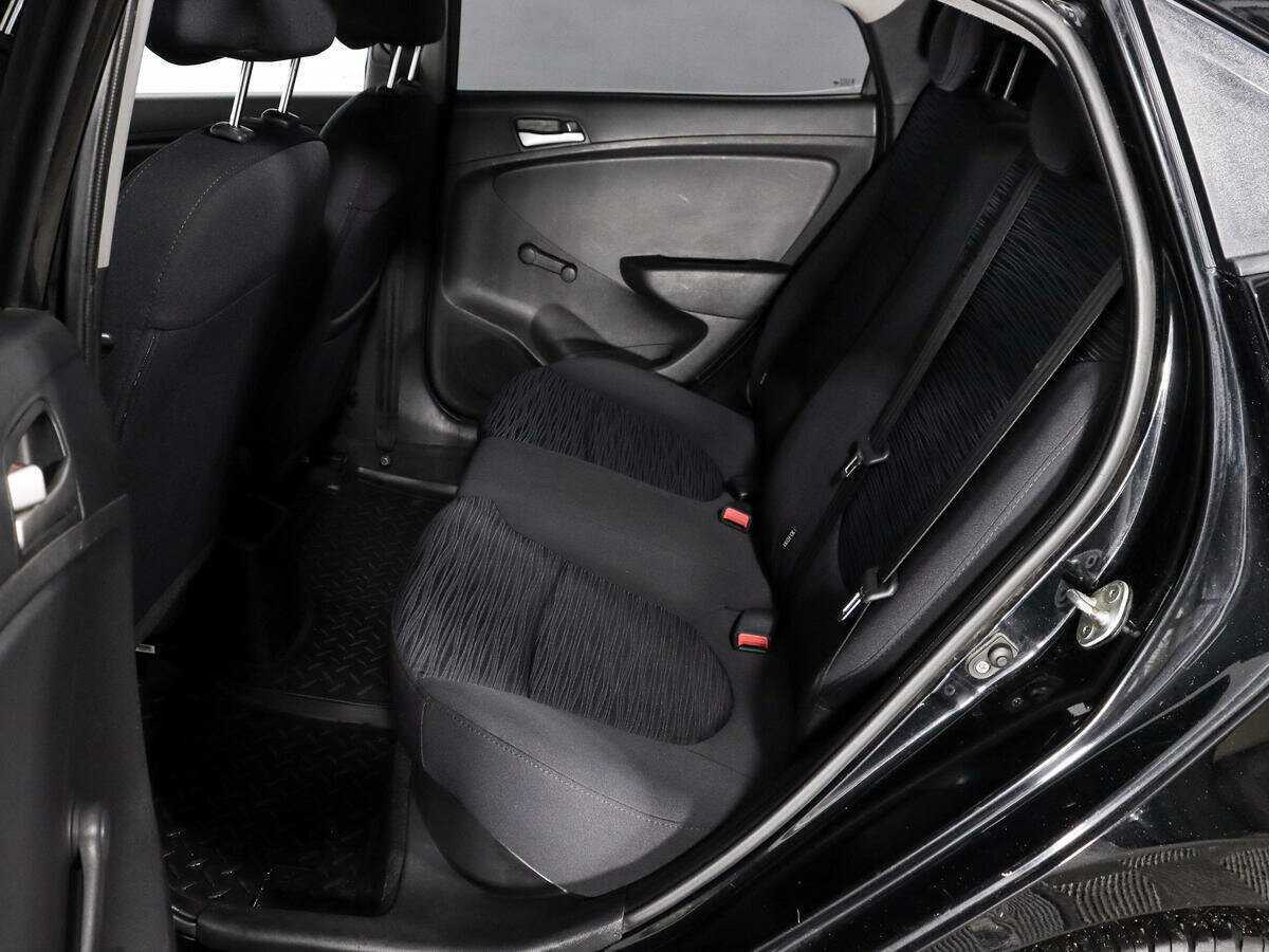 Hyundai Solaris с пробегом — 2014 год. Фото: #9