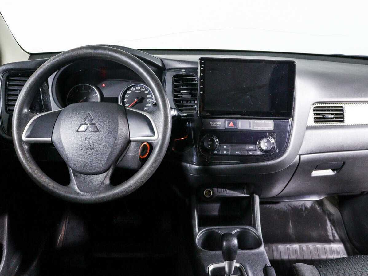 Mitsubishi Outlander с пробегом — 2015 год. Фото: #9