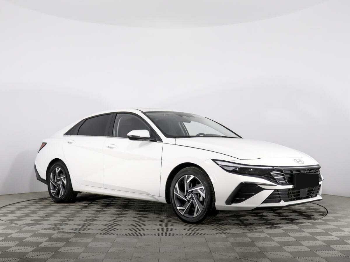 Hyundai Elantra с пробегом — 2024 год. Фото: #2