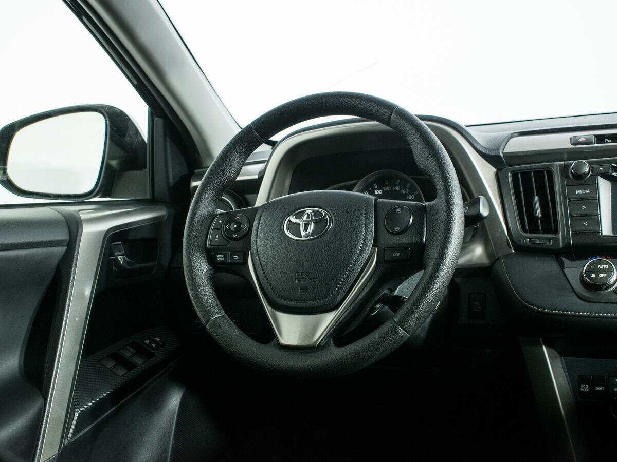 Toyota RAV4 с пробегом — 2015 год. Фото: #13