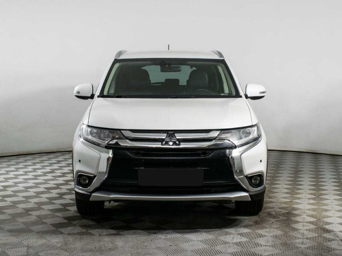 Mitsubishi Outlander с пробегом — 2016 год. Фото: #1