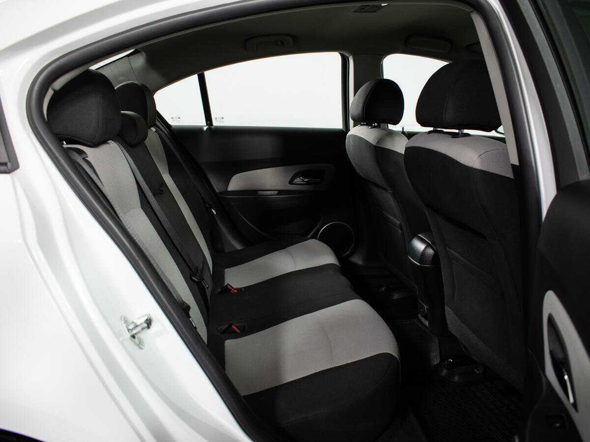 Chevrolet Cruze с пробегом — 2013 год. Фото: #9