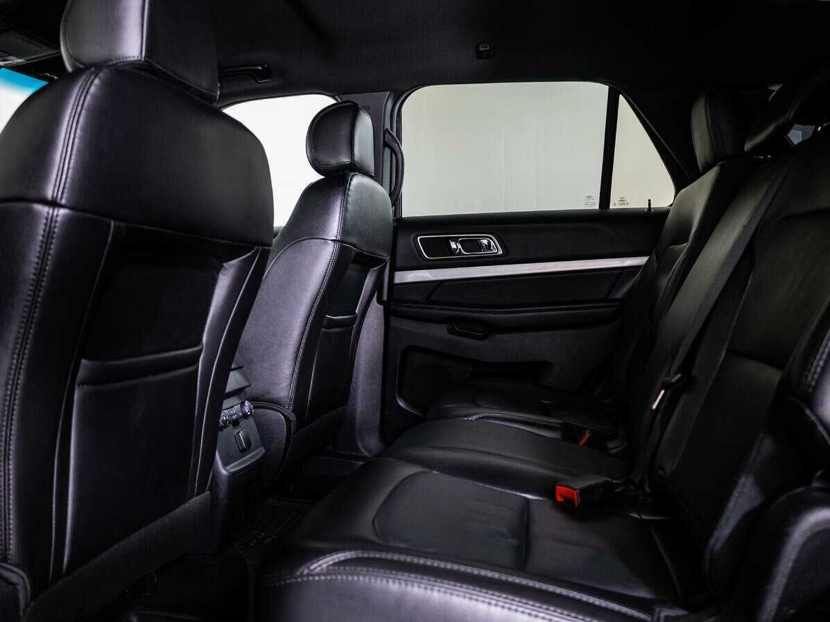 Ford Explorer с пробегом — 2016 год. Фото: #10