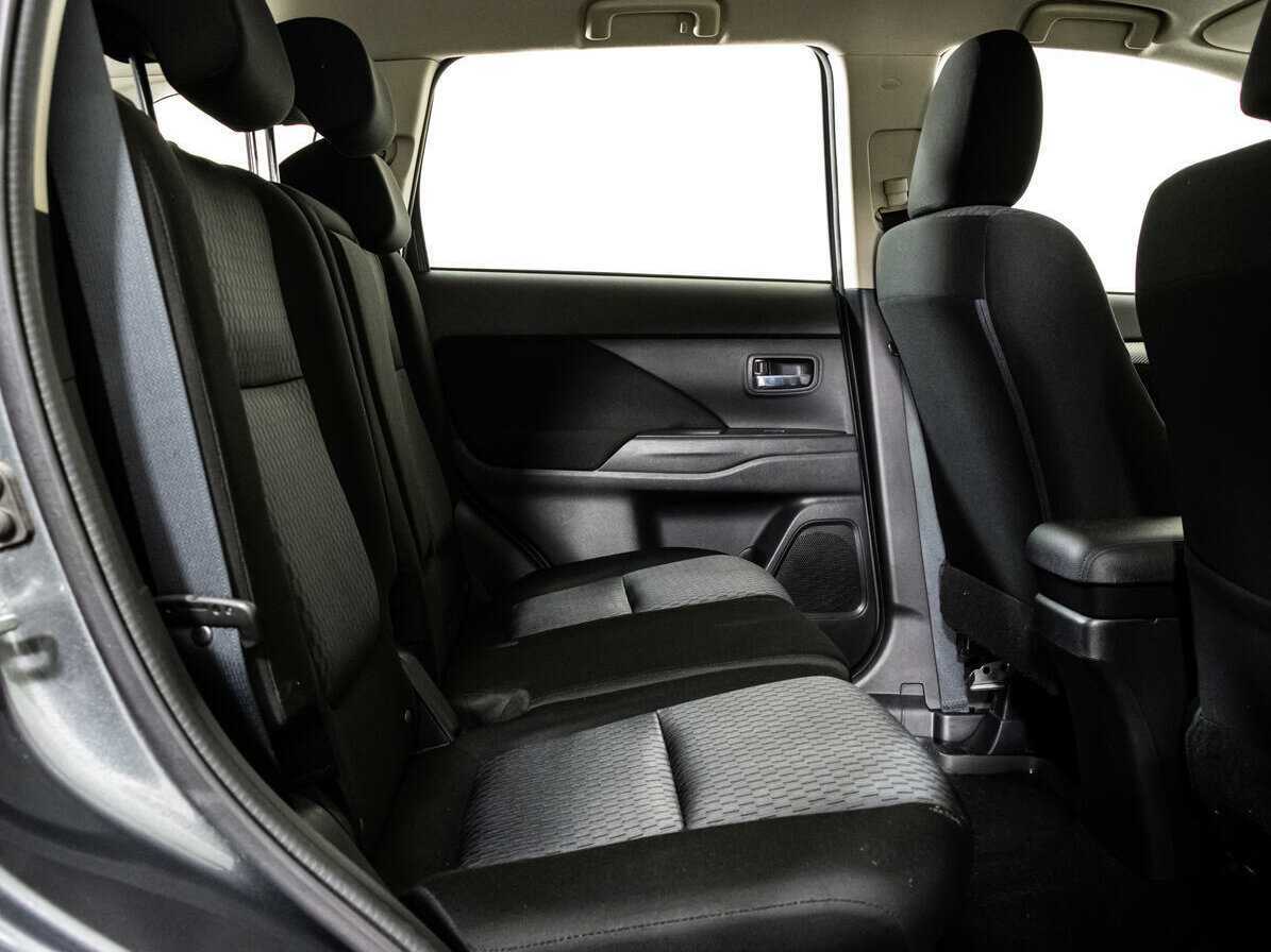 Mitsubishi Outlander с пробегом — 2014 год. Фото: #9