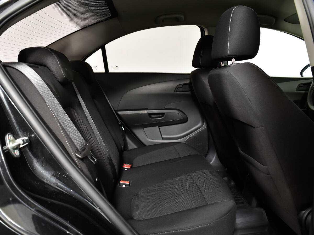 Chevrolet Aveo с пробегом — 2014 год. Фото: #9