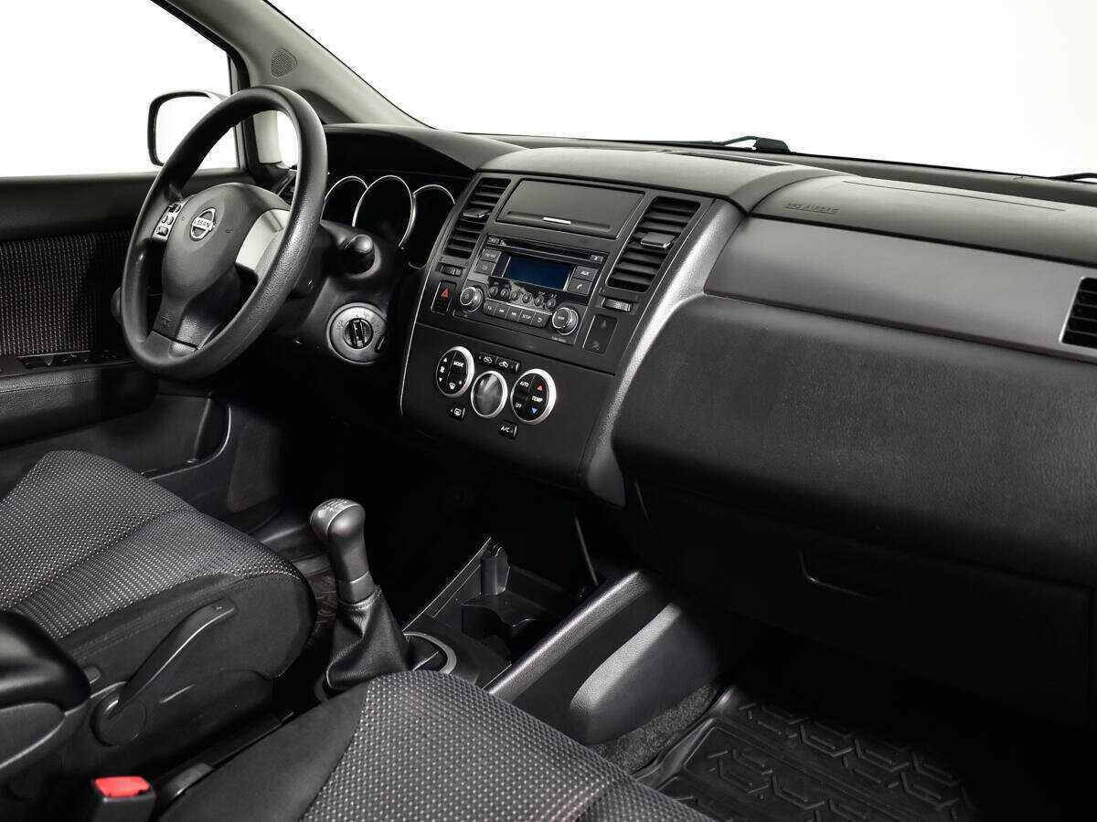 Nissan Tiida с пробегом — 2013 год. Фото: #8