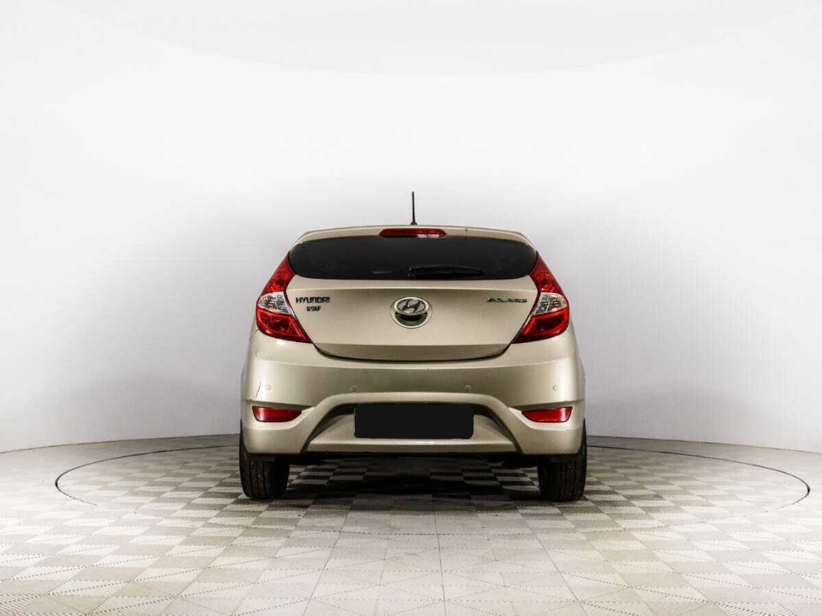 Hyundai Solaris с пробегом — 2013 год. Фото: #5