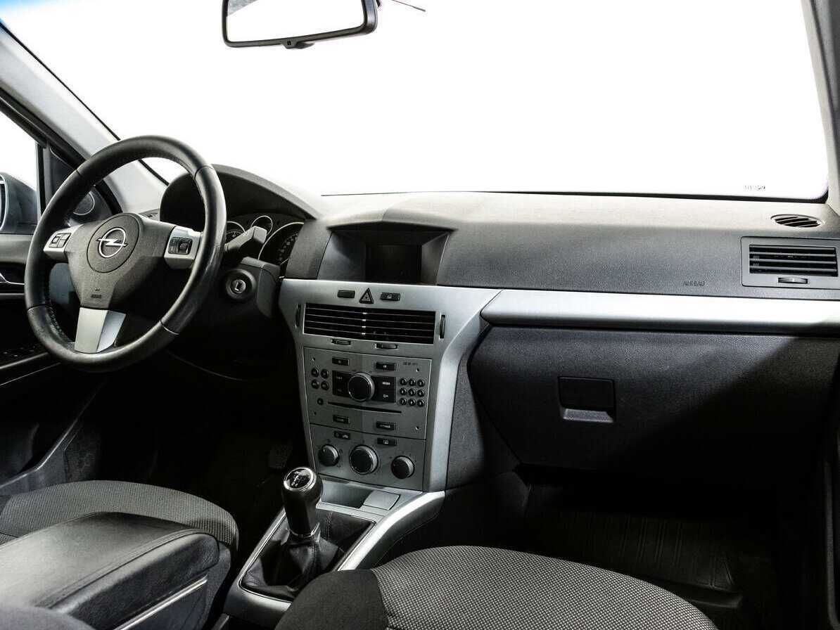 Opel Astra с пробегом — 2012 год. Фото: #8