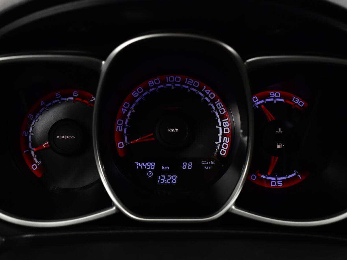 Lada (ВАЗ) Vesta с пробегом — 2019 год. Фото: #8