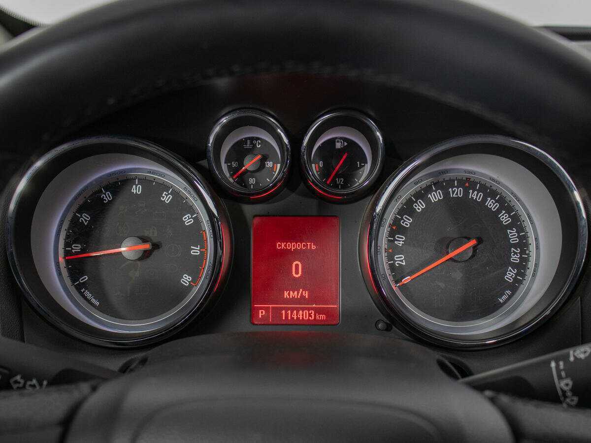 Opel Astra с пробегом — 2014 год. Фото: #11