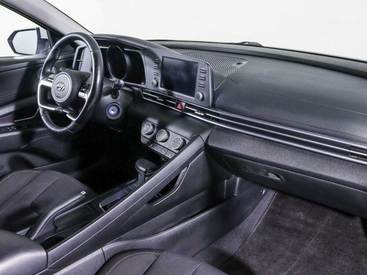 Hyundai Elantra с пробегом — 2021 год. Фото: #8