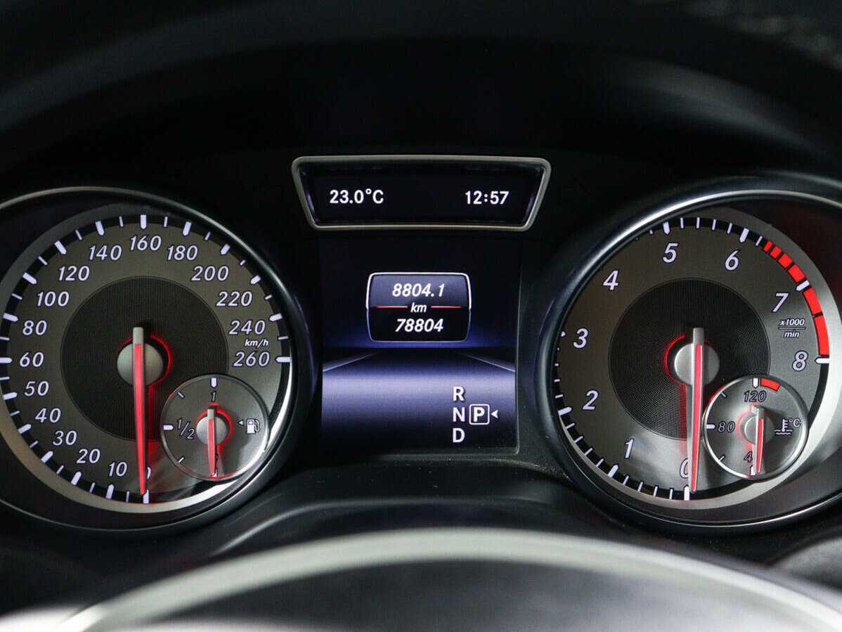 Mercedes-Benz CLA с пробегом — 2013 год. Фото: #10