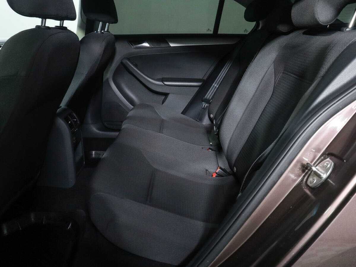 Volkswagen Jetta с пробегом — 2015 год. Фото: #7