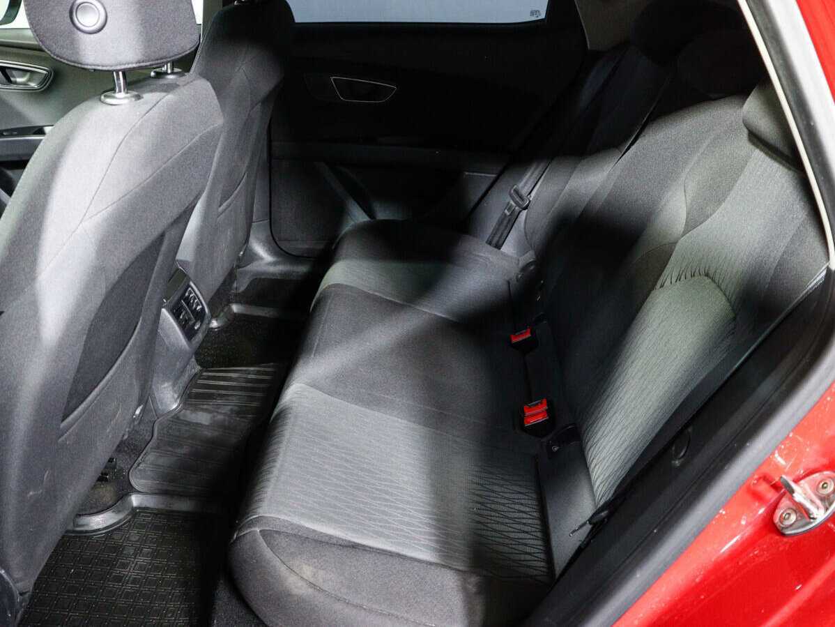 SEAT Leon с пробегом — 2013 год. Фото: #7